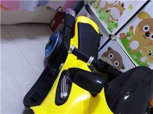 全新电动儿童摩托车，车身和轱辘都带灯，带早教机，能插内存卡，带u口，原装充电器和遥控器，大点的宝宝可...
